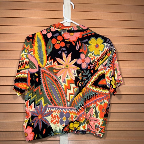 Urban Outfitters Cropped Collared Shirt Tropical Floral Neon Women’s Size Large - Picture 2 of 5